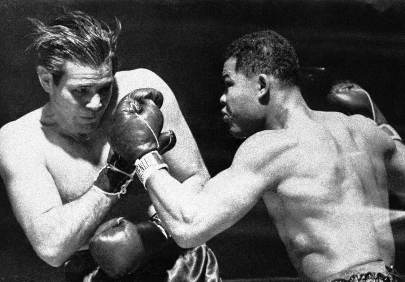 1942: Joe Louis retains world heavyweight title with knockout of Buddy Baer